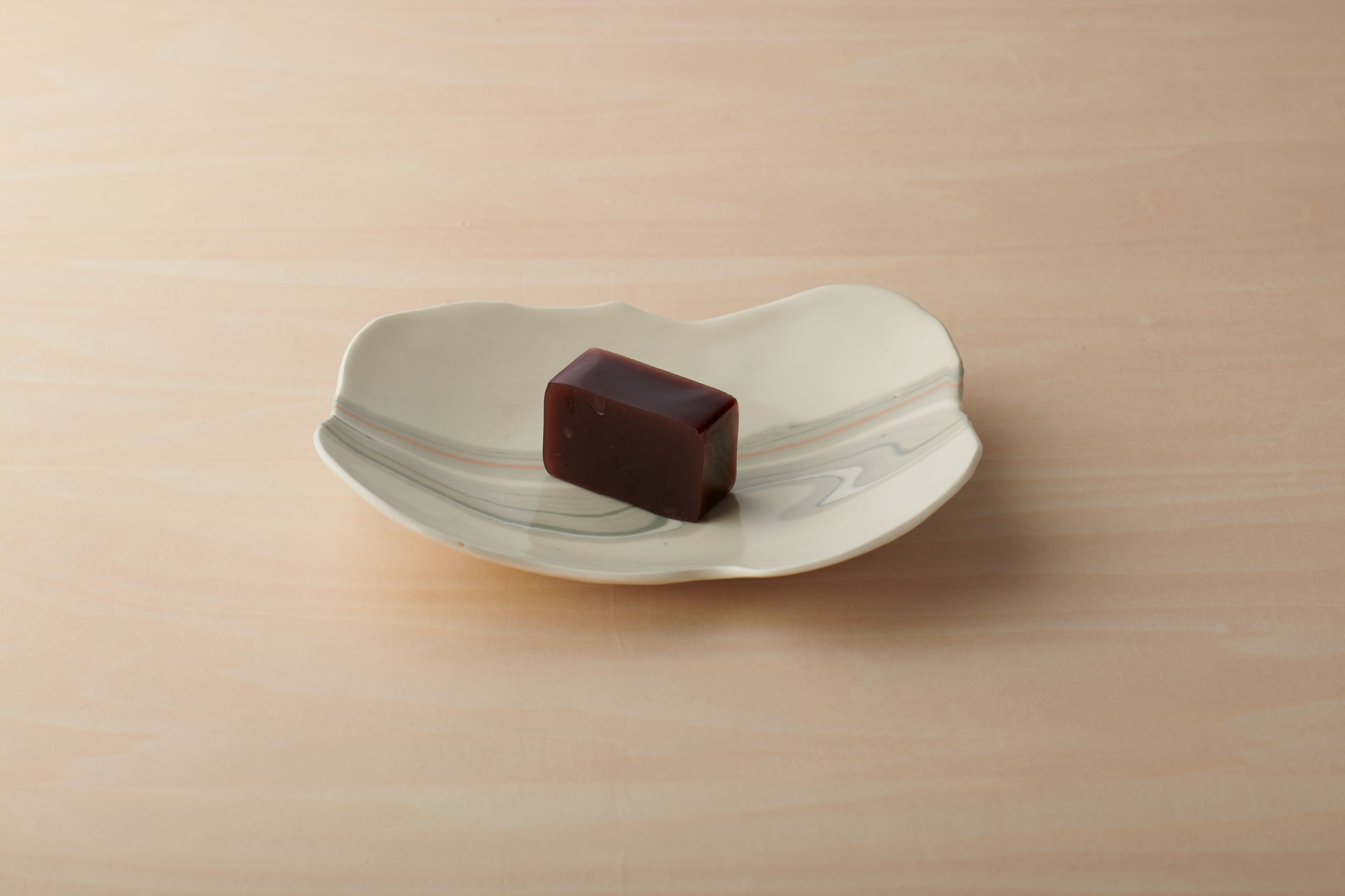 「練上菓子皿」/制作年2024年（撮影:小室 野乃華）