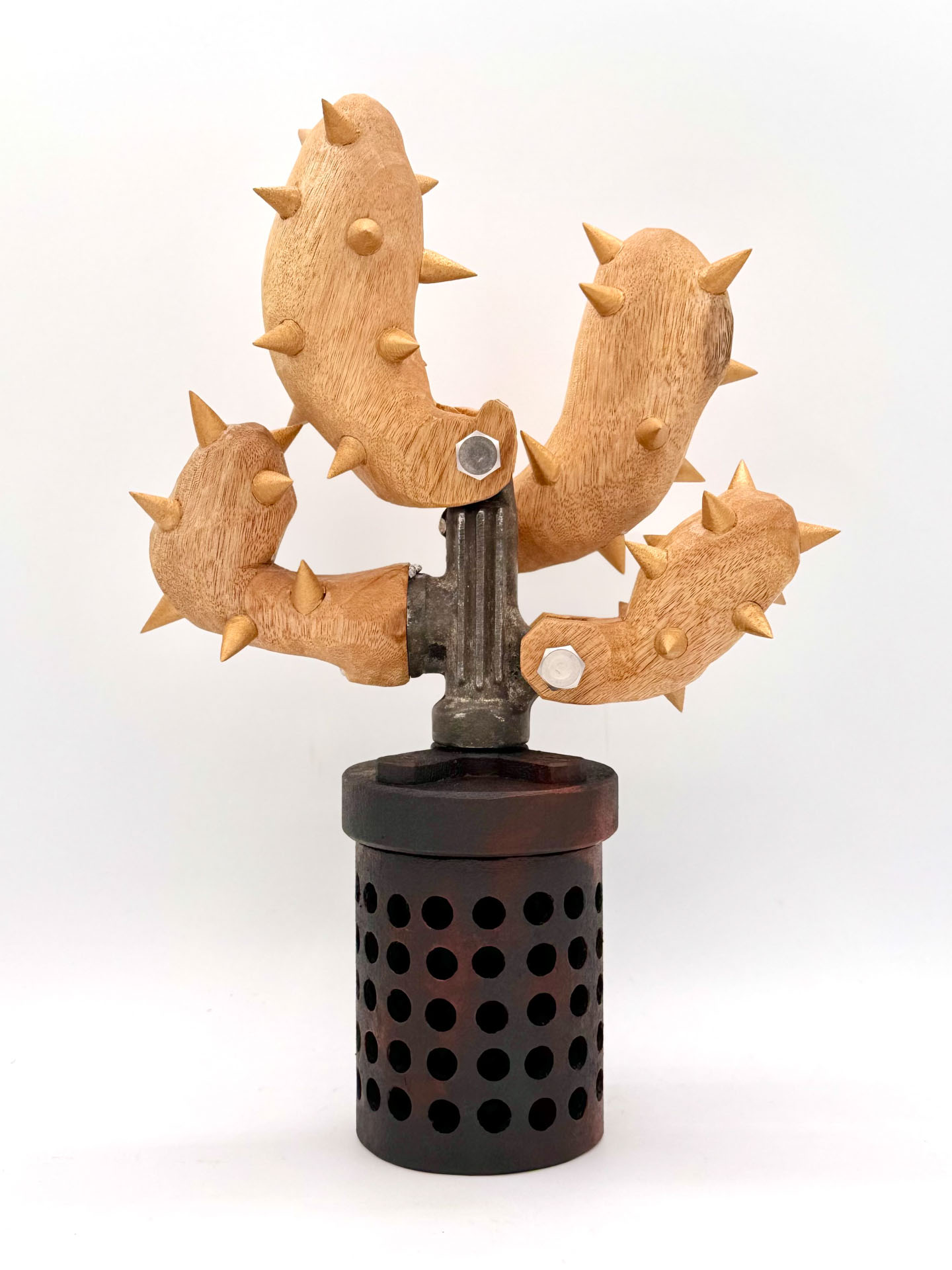 OBJECT -hardcore cactus-2025/工業製品のジャンクパーツと木彫を掛け合わせた彫刻シリーズです｡ジャンクパーツをサボテンに仕立ててみました｡